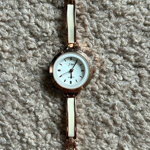 Jeu women’s vintage cream/rose gold bracelet watch one size measurements shown‎